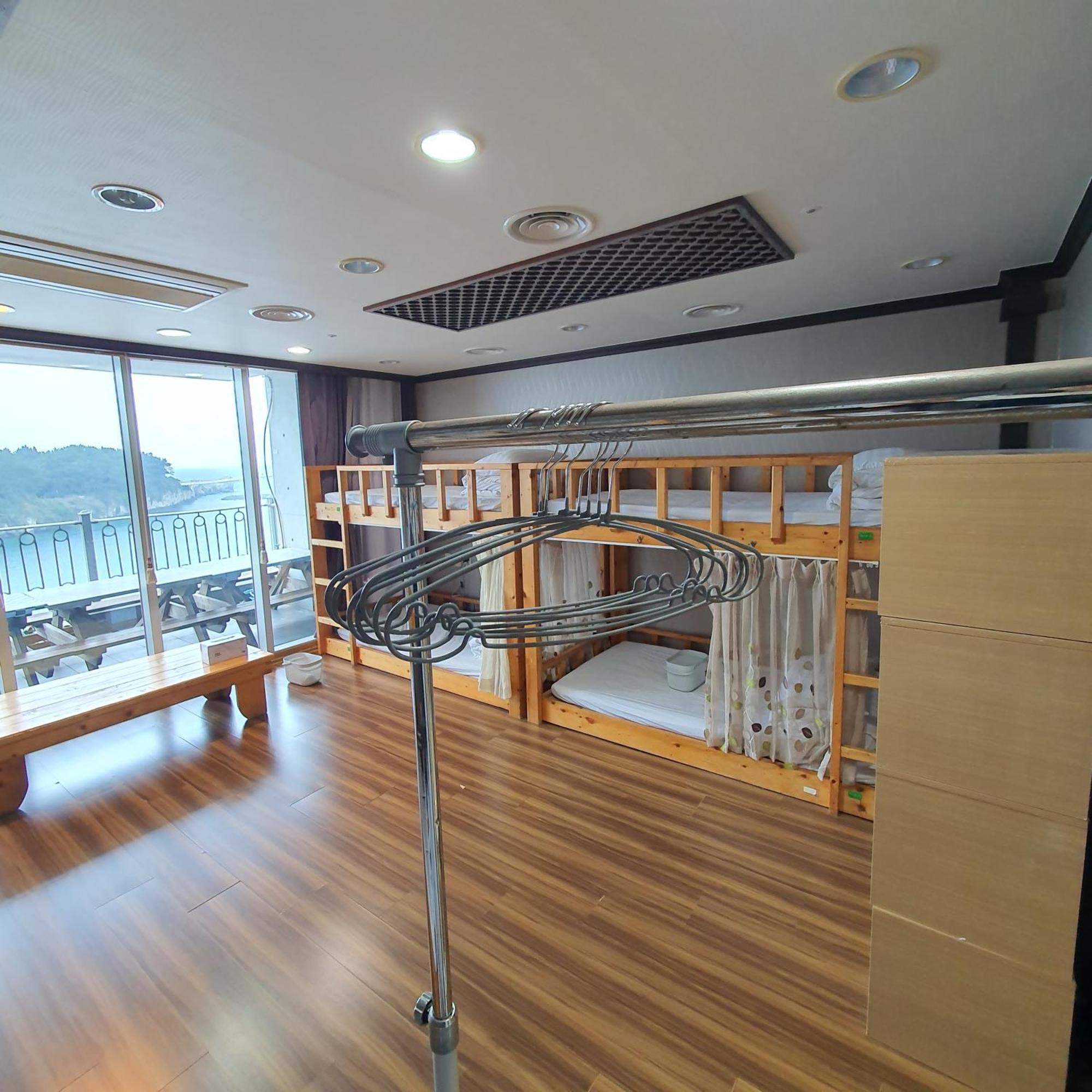 Seom Guesthouse Seogwipo Exterior photo