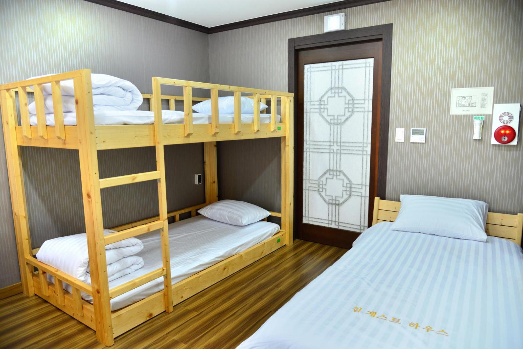 Seom Guesthouse Seogwipo Exterior photo
